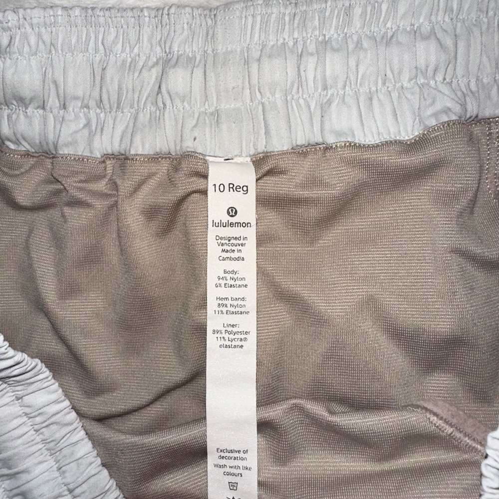 Lululemon Hotty Hot Shorts - Picture 5 of 6